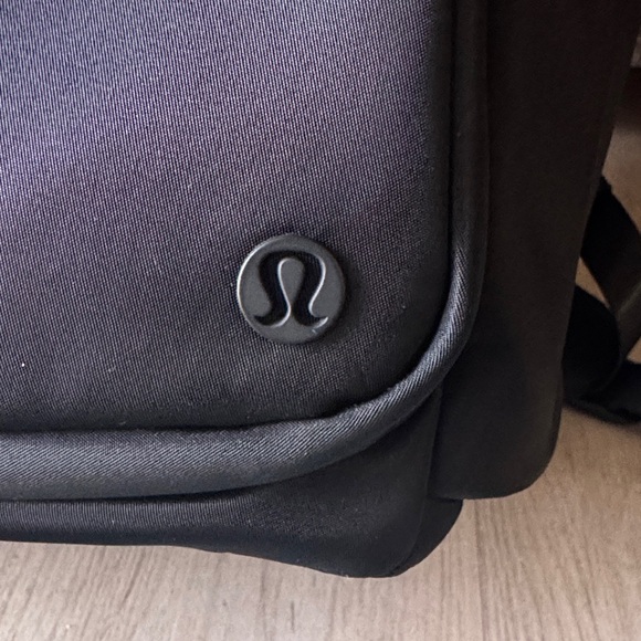Lululemon Everywhere Backpack 22L - Picture 2 of 6